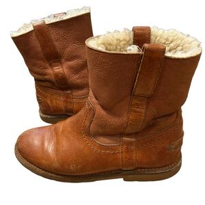Frye leather shearling fleece line shortie leather boots size 6 Sherpa ankle
